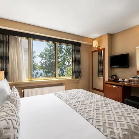 Golden Hotel